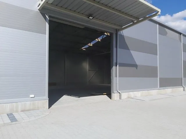 Rent, office space, 1500m², Surčin, Beograd