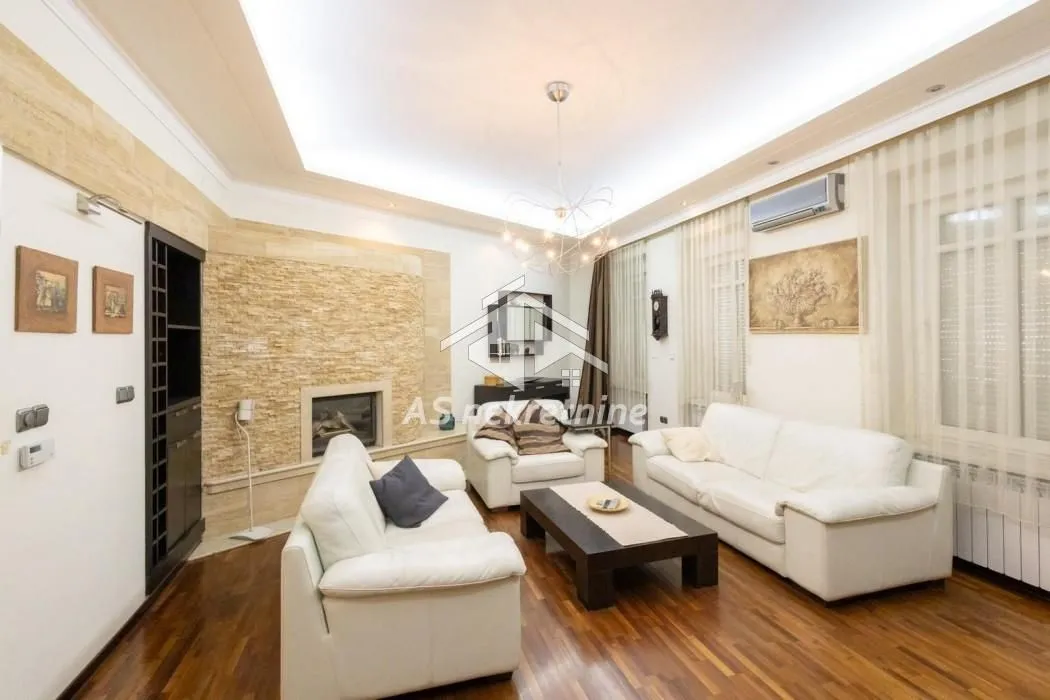 Izdavanje, četvorosoban stan, 140m², Obilićev Venac, Beograd