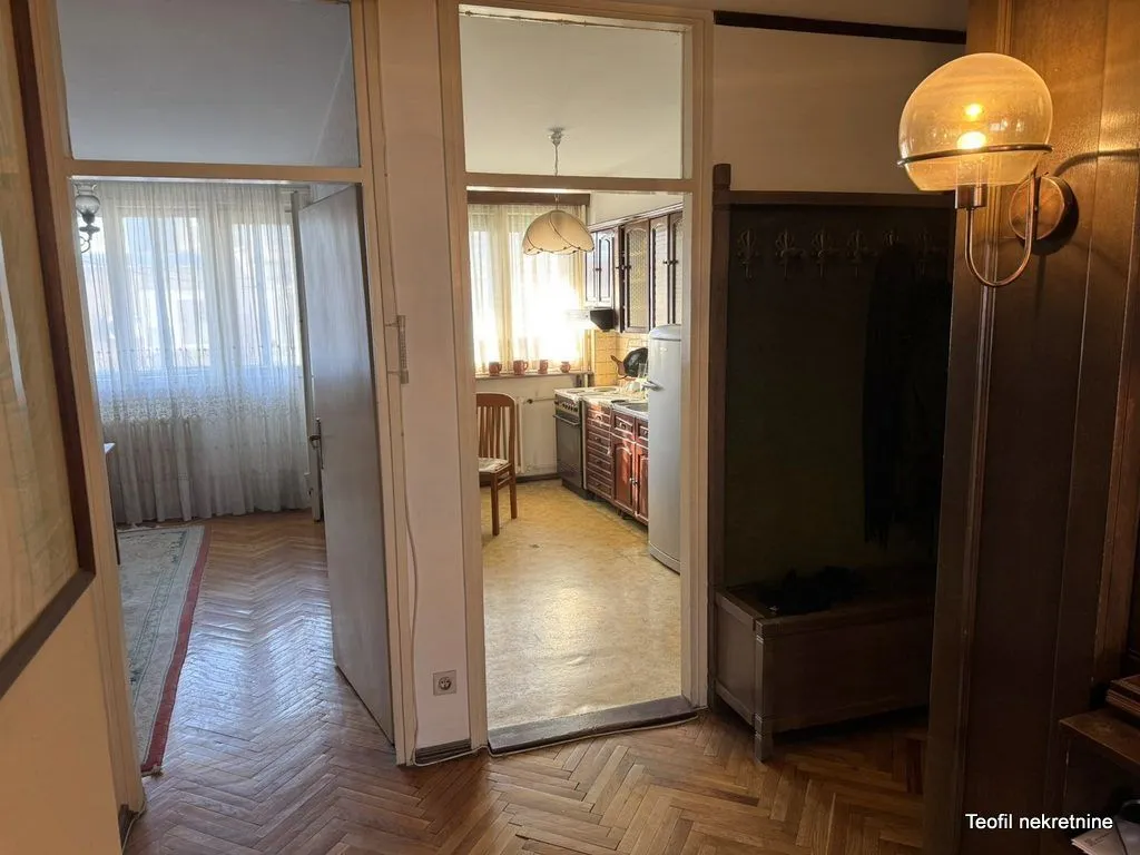 Prodaja, četvorosoban stan, 97m², Centar, Stara Pazova