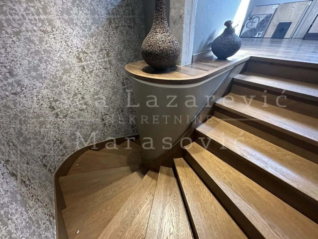 Izdavanje, stan, 250m², Skadarlija, Beograd