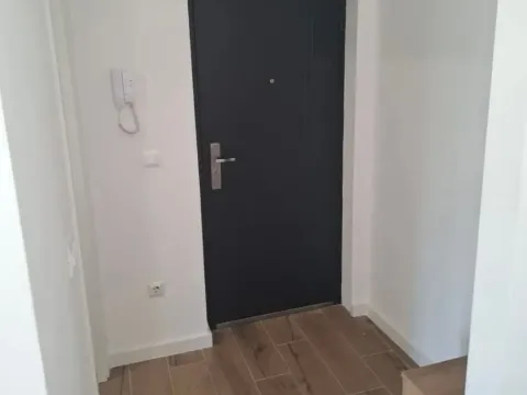 Izdavanje, jednosoban stan, 40m², Radanovići, Kotor - image 12