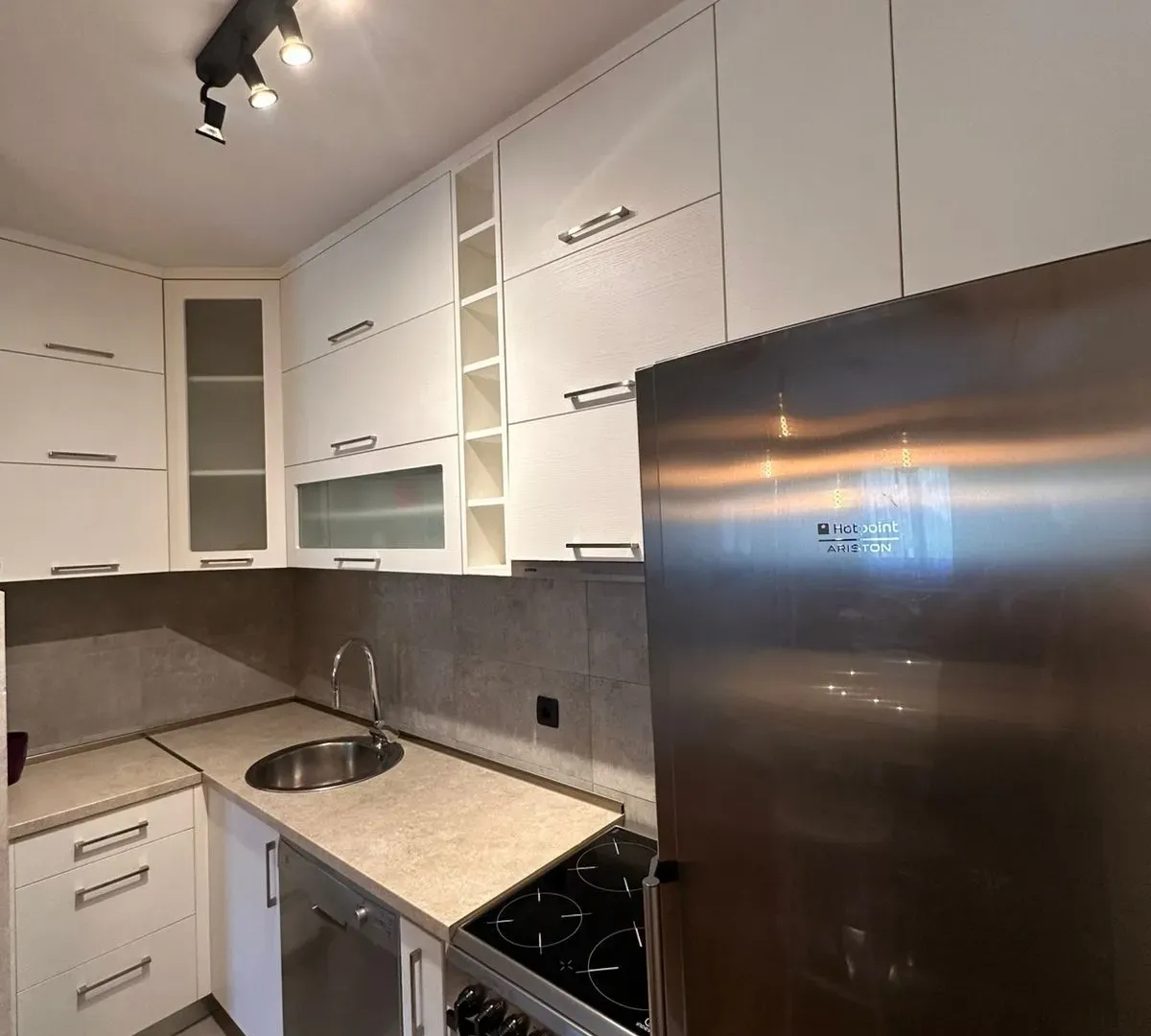 Izdavanje, dvosoban stan, 60m², Pobrežje, Podgorica