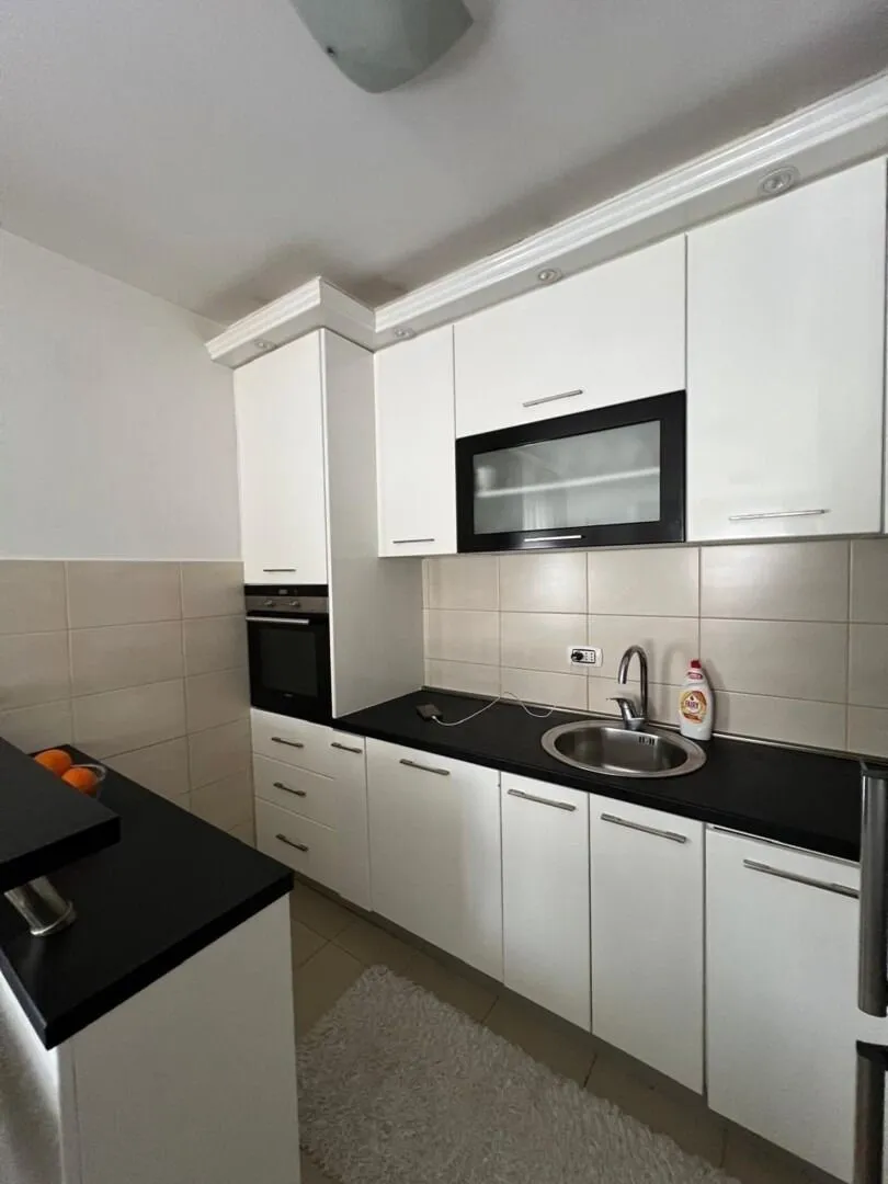 Izdavanje, dvosoban stan, 90m², Seljanovo, Tivat