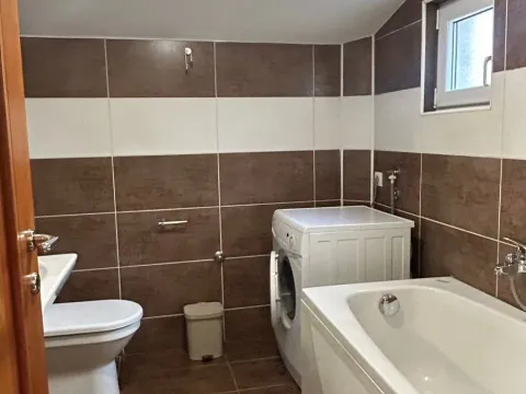 Izdavanje, kuća, 220m², Konik, Podgorica - image 14