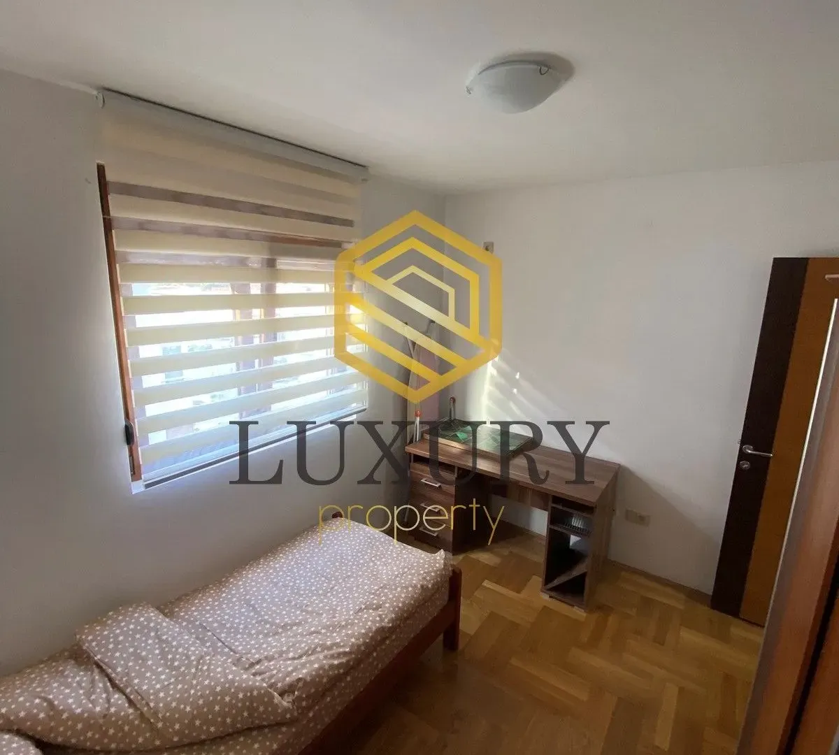 Izdavanje, dvosoban stan, 55m², Stari Aerodrom, Podgorica