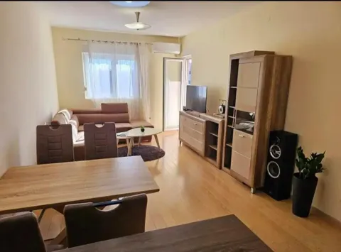 Izdavanje, jednosoban stan, 50m², City Kvart, Podgorica - image 12