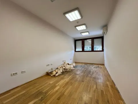 Izdavanje, poslovni prostor, 70m², Preko Morače, Podgorica - image 6