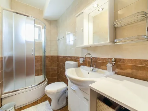 Sale, two bedroom apartment, 90m², Tivat, Crna Gora - image 19