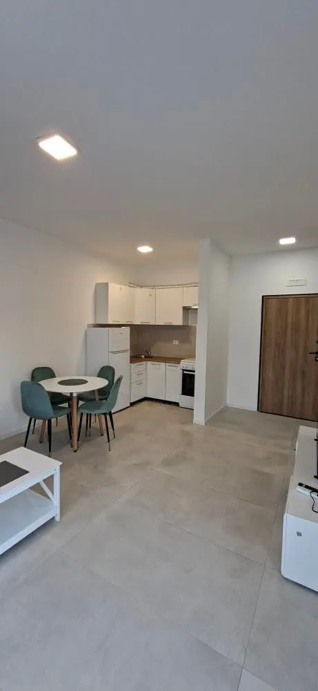 Izdavanje, jednosoban stan, 40m², Centar, Ulcinj