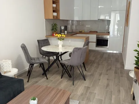 Rent, one bedroom apartment, 50m², Sutvara, Kotor - image 5