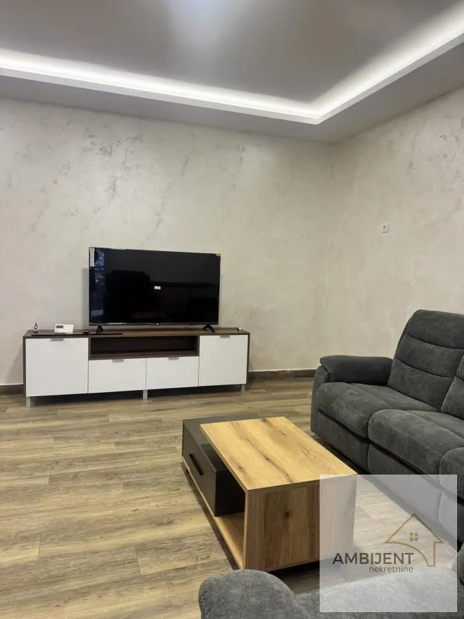 Izdavanje, četvorosoban stan, 88m², Novi Banovci, Stara Pazova