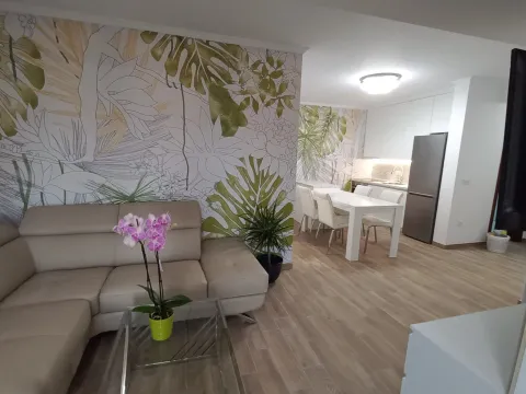 Izdavanje, dvosoban stan, 98m², Donja Lastva, Tivat - image 2