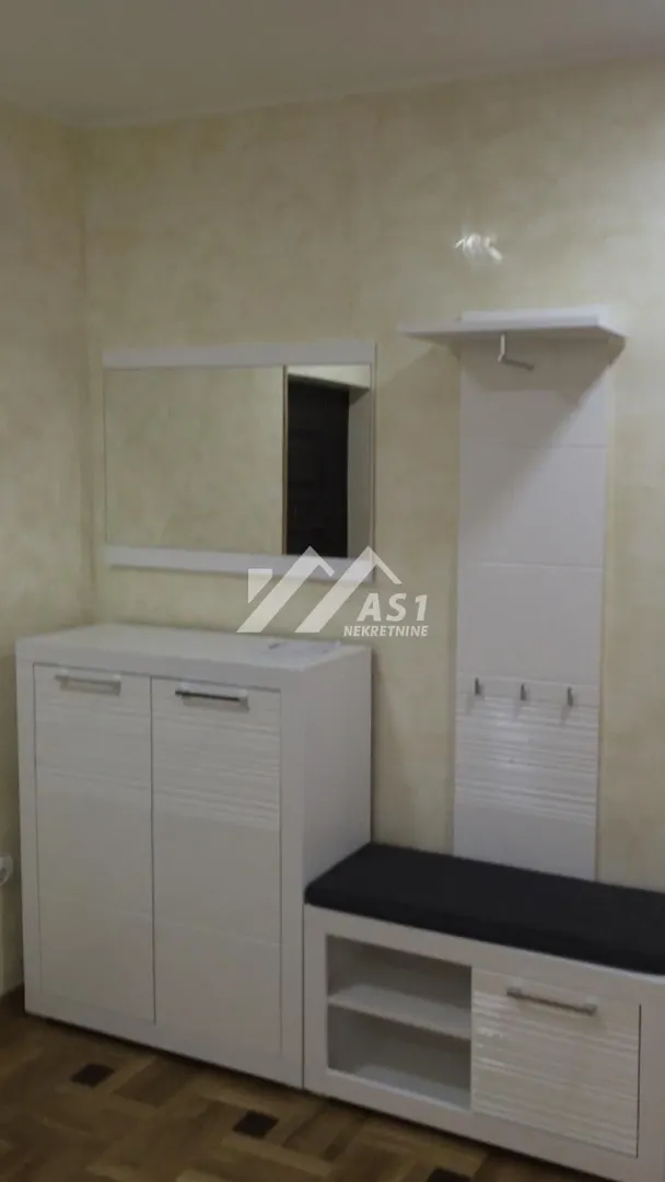 Izdavanje, četvorosoban stan, 102m², Telep, Novi Sad Sve Podlokacije