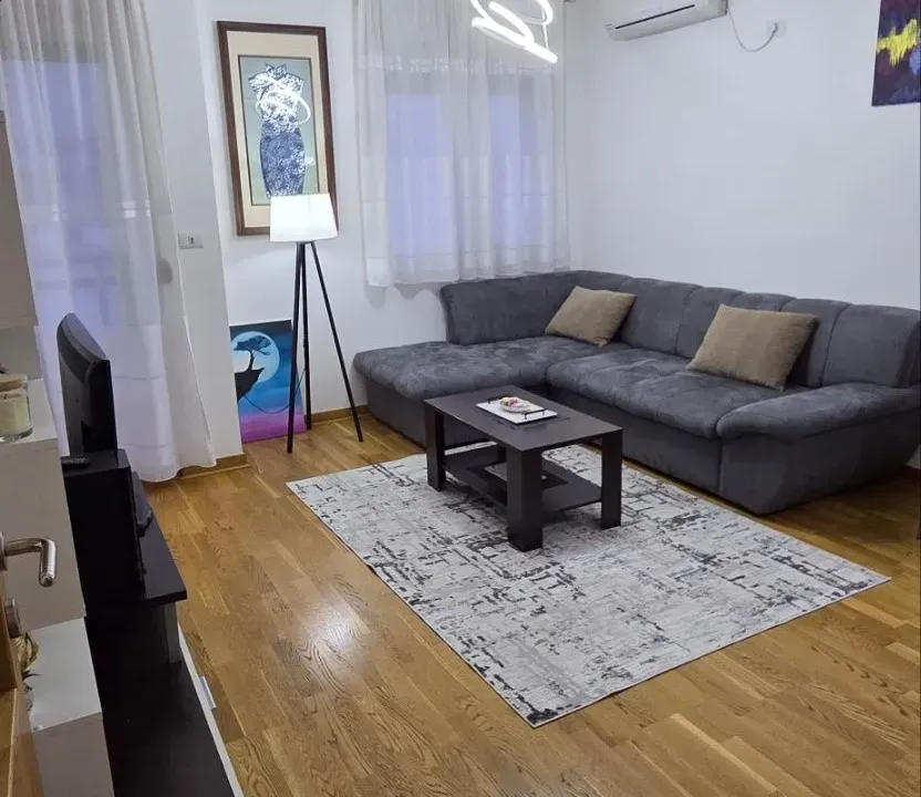 Izdavanje, jednosoban stan, 43m², City Kvart, Podgorica
