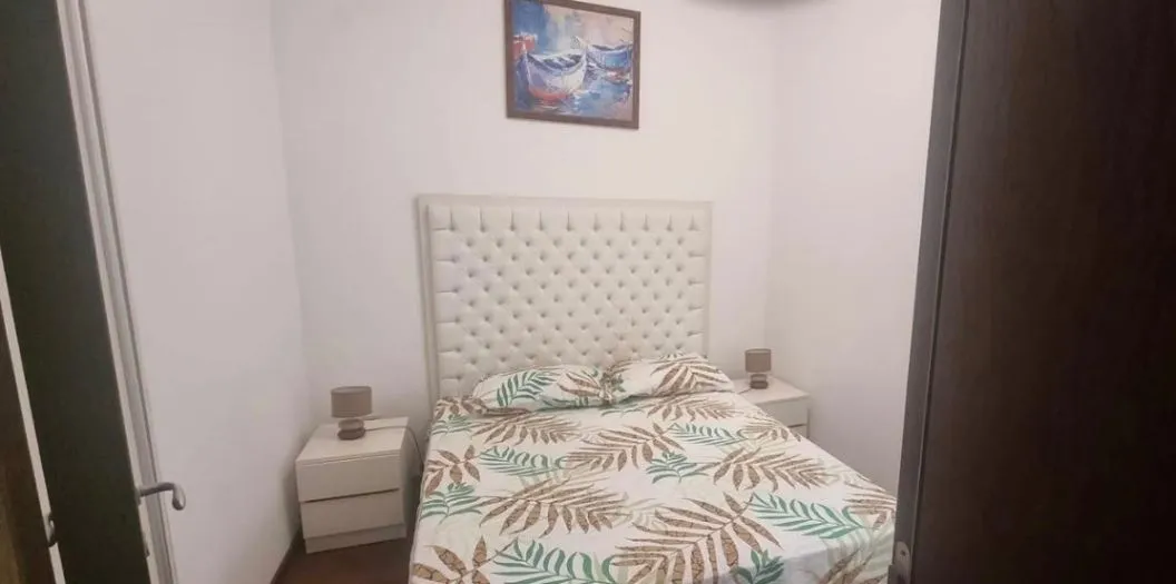 Izdavanje, dvosoban stan, 65m², Centar, Budva