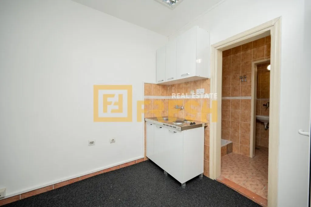 Rent, office space, 1000m², Centar, Podgorica