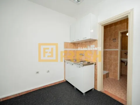 Izdavanje, poslovni prostor, 1000m², Centar, Podgorica - image 43