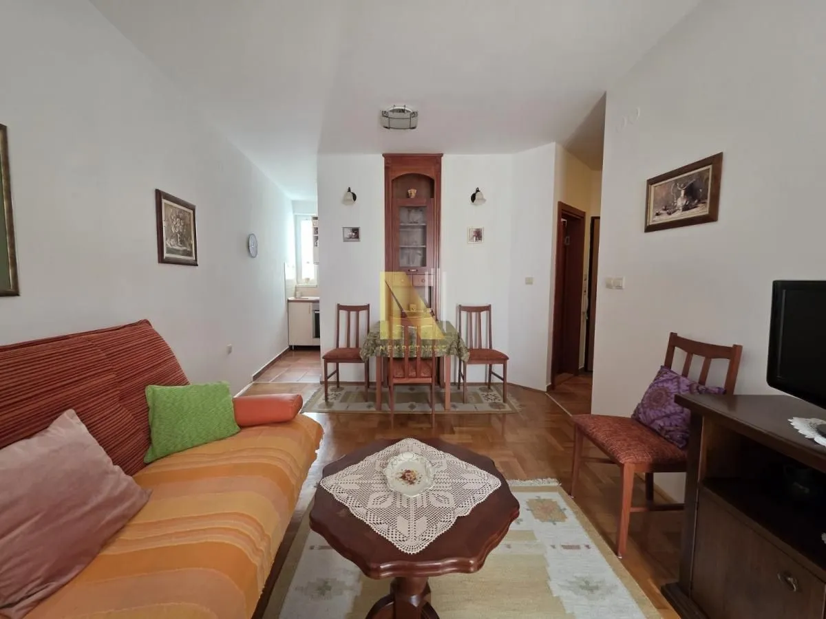 Izdavanje, dvosoban stan, 40m², Grbavica, Novi Sad Sve Podlokacije