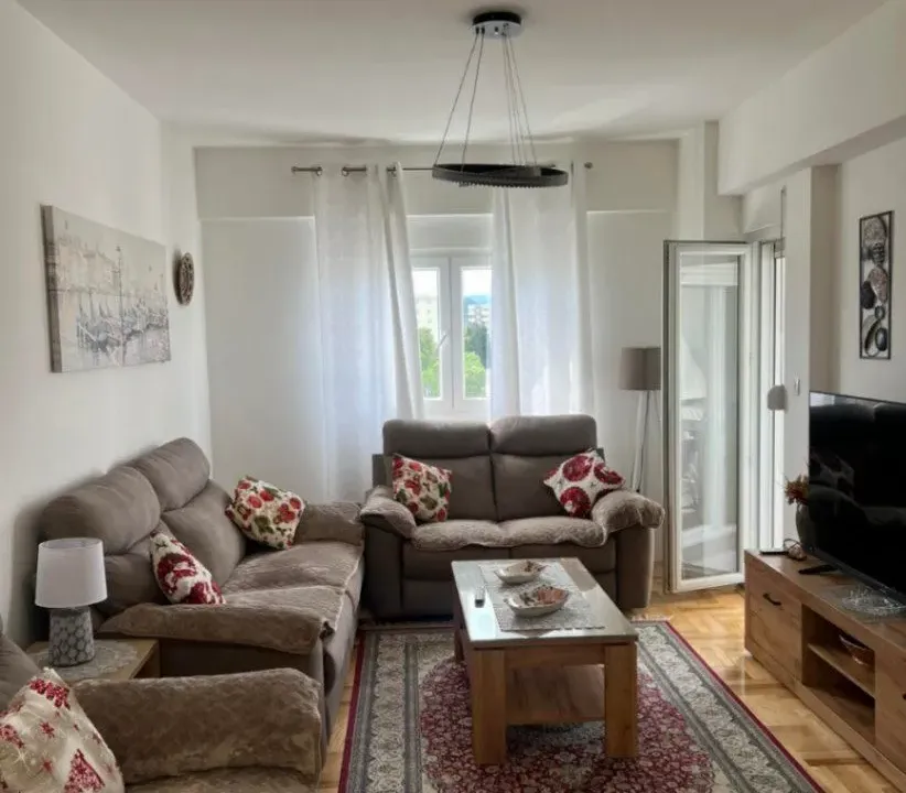 Izdavanje, jednosoban stan, 47m², Tuški Put, Podgorica
