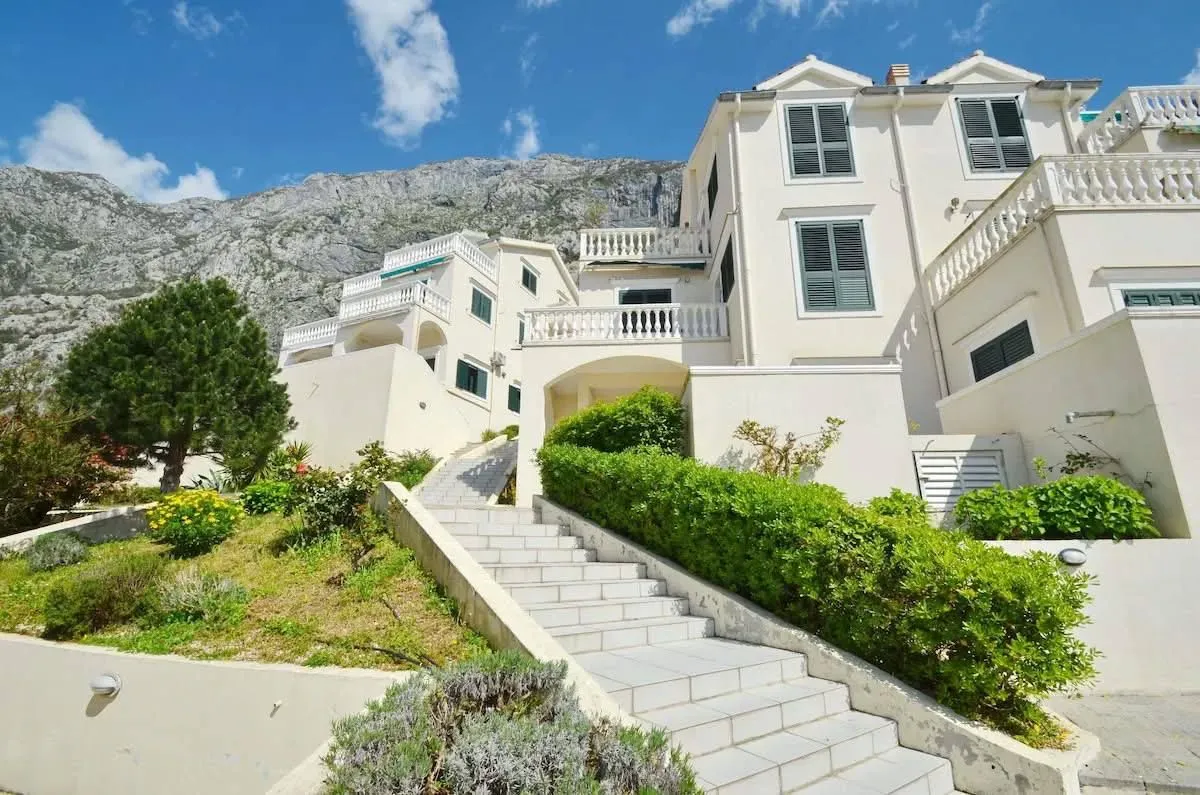 Prodaja, dvosoban stan, 80m², Dobrota, Kotor