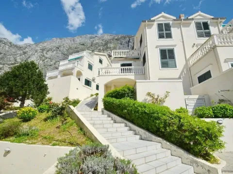 Prodaja, dvosoban stan, 80m², Dobrota, Kotor - image 1