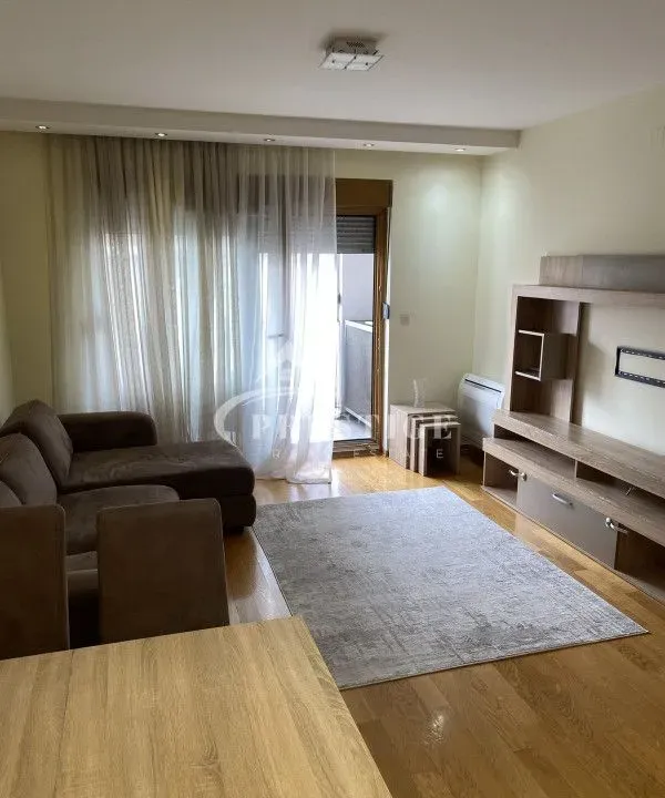 Izdavanje, trosoban stan, 100m², Momišići, Podgorica