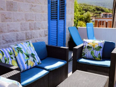 Izdavanje, kuća, 170m², Bigova, Kotor - image 16