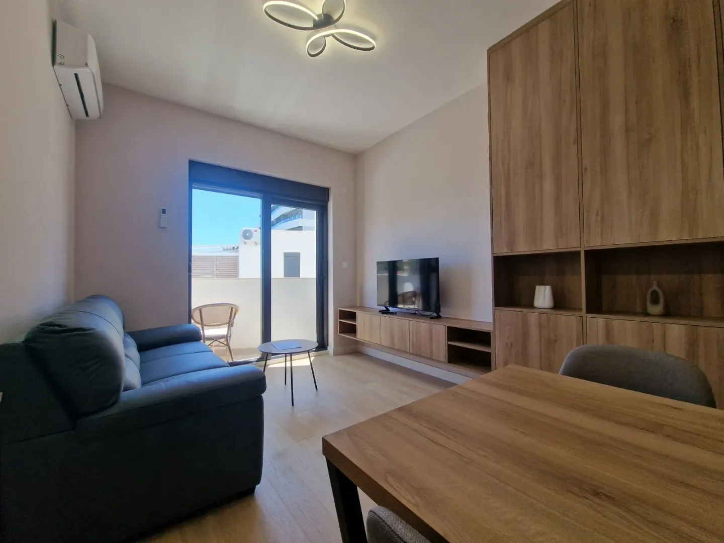 Rent, one bedroom apartment, 42m², Bečići, Budva