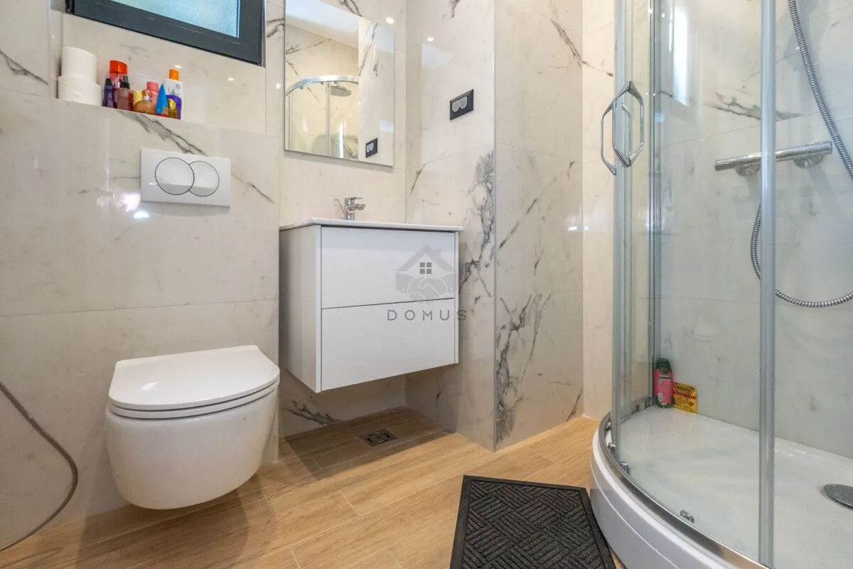 Izdavanje, kuća, 180m², Donja Gorica, Podgorica