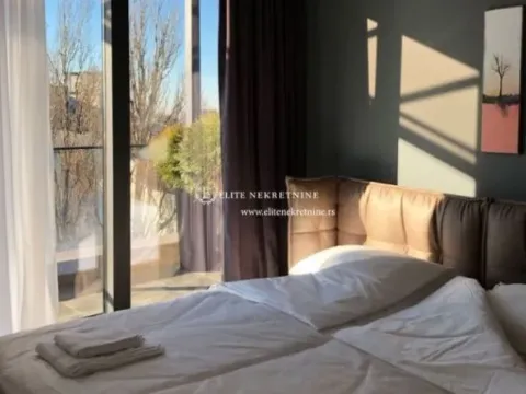 Izdavanje, trosoban stan, 92m², Vračar Centar, Vračar Sve Podlokacije - image 3