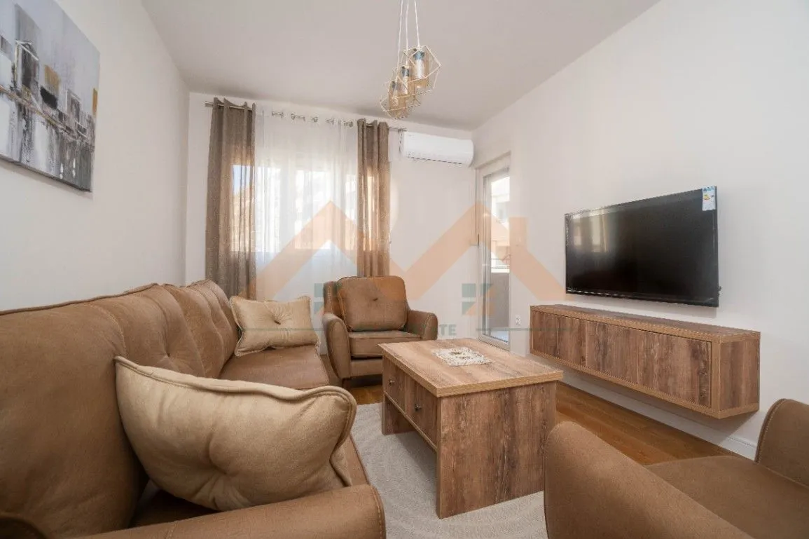 Izdavanje, jednosoban stan, 46m2, Central Point, Podgorica