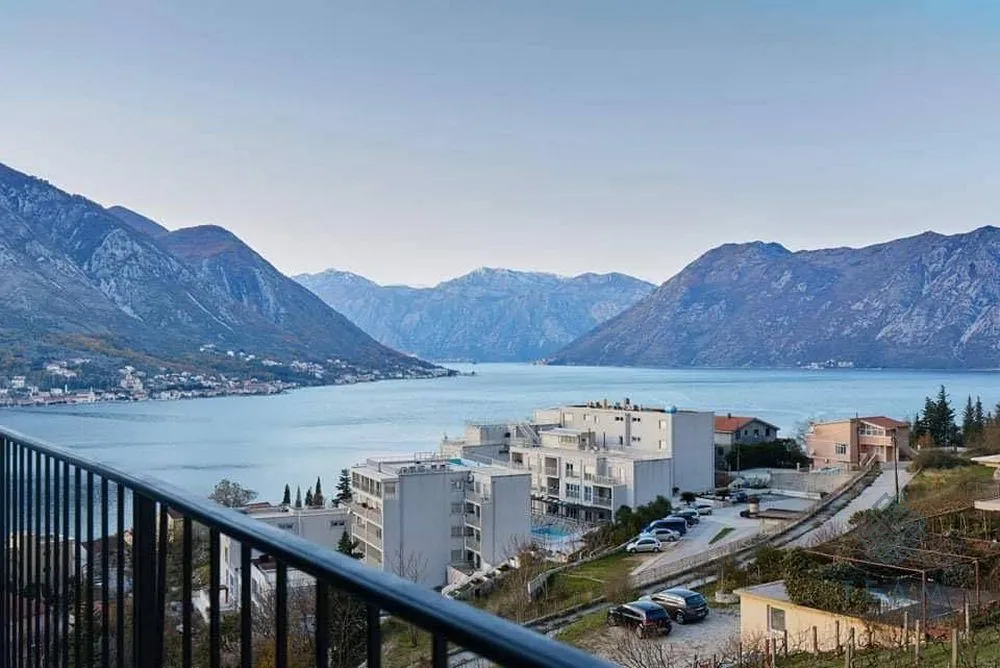 Sale, two bedroom apartment, 74m², Dobrota, Kotor