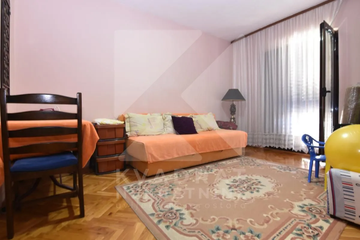 Prodaja, kuća, 260m², Stari Aerodrom, Podgorica