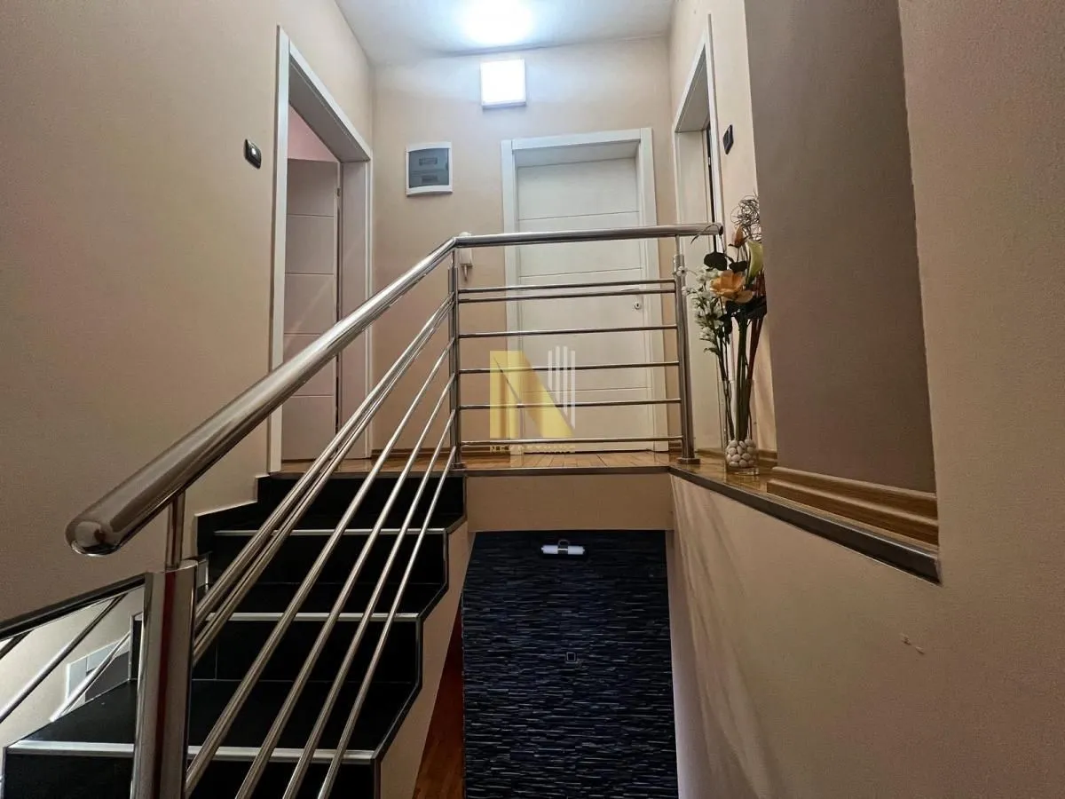 Prodaja, stan, 139m², Bulevar patrijarha Pavla, Novi Sad Sve Podlokacije