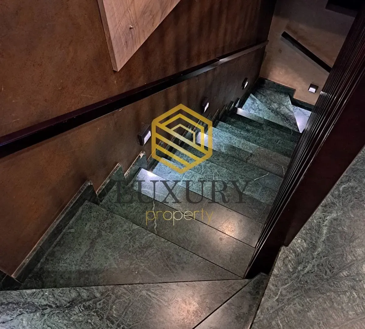 Rent, office space, 130m², Stari Aerodrom, Podgorica