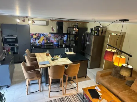 Izdavanje, kuća, 174m², Lastva Grbaljska, Kotor - image 7