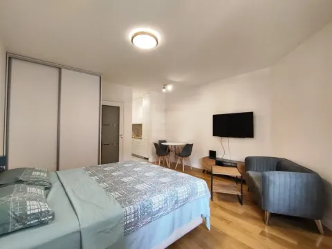 Izdavanje, garsonjera, 33m2, Central Point, Podgorica