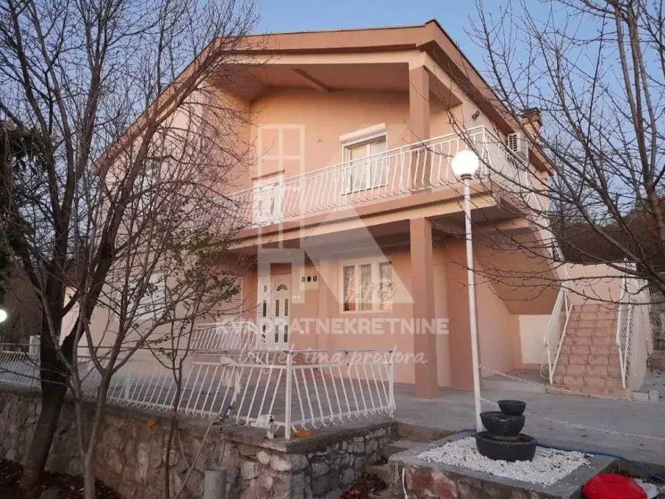 Sale, house, 190m², Konik, Podgorica