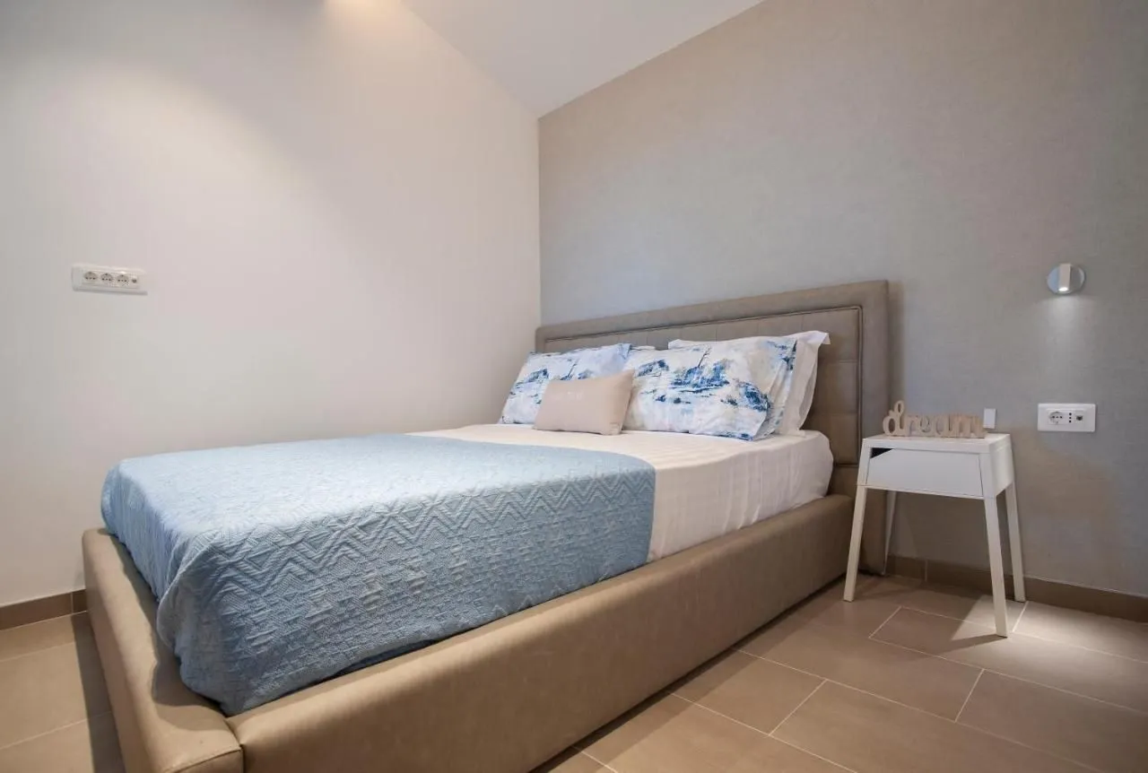 Prodaja, kuća, 210m², Dobrota, Kotor