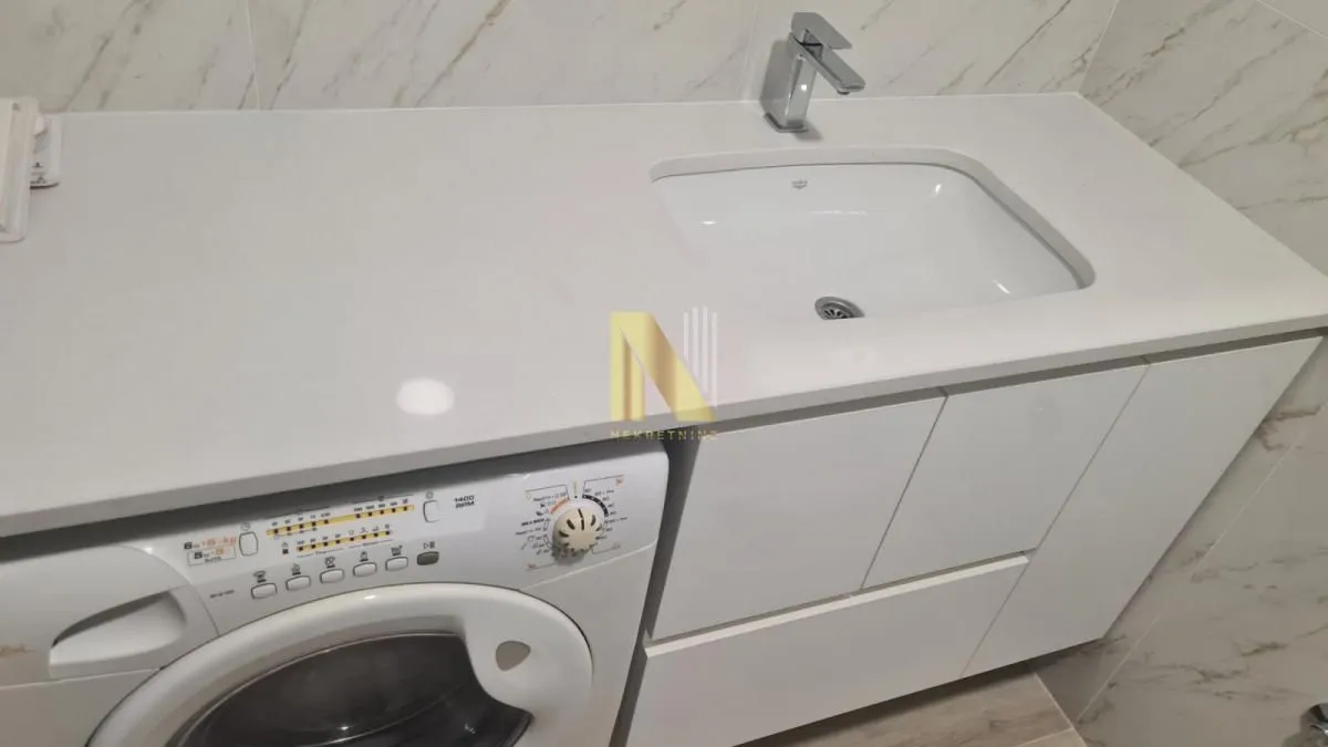 Izdavanje, dvosoban stan, 45m², Bulevar Oslobodjenja, Novi Sad Sve Podlokacije