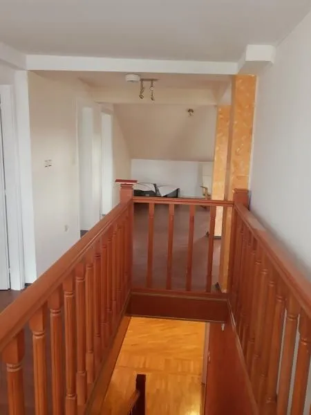 Izdavanje, četvorosoban stan, 180m², Petlovo Brdo, Beograd