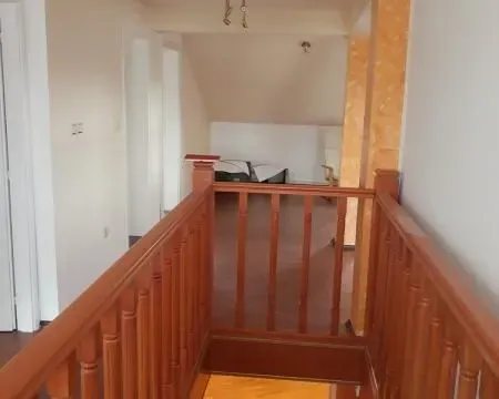 Izdavanje, četvorosoban stan, 180m², Petlovo Brdo, Beograd - image 5