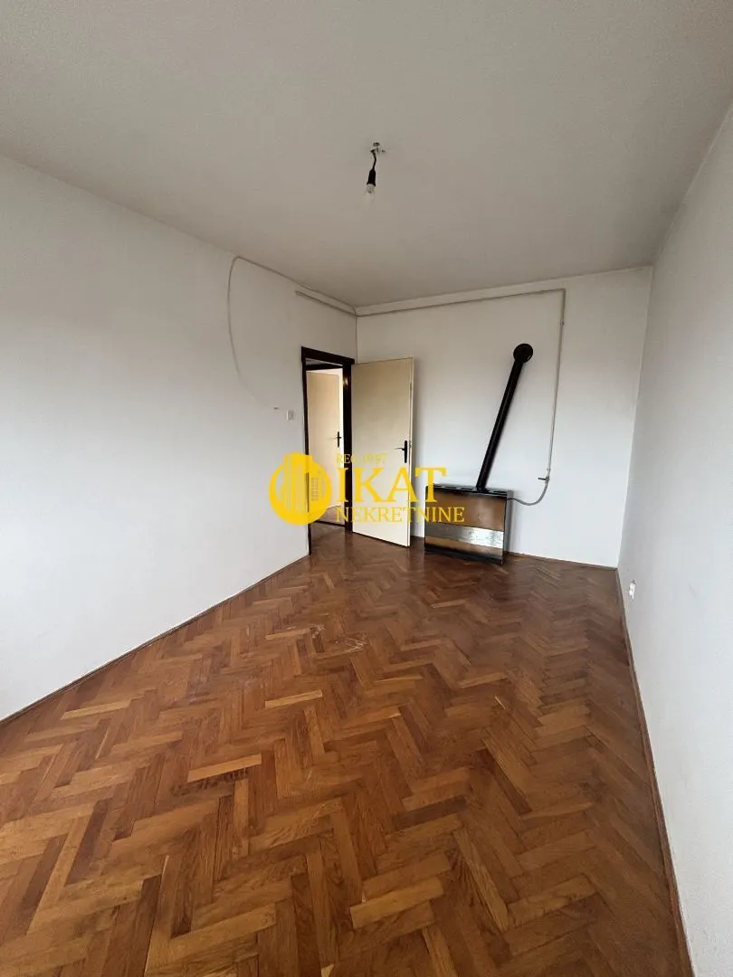 Prodaja, trosoban stan, 65m², Centar, Inđija