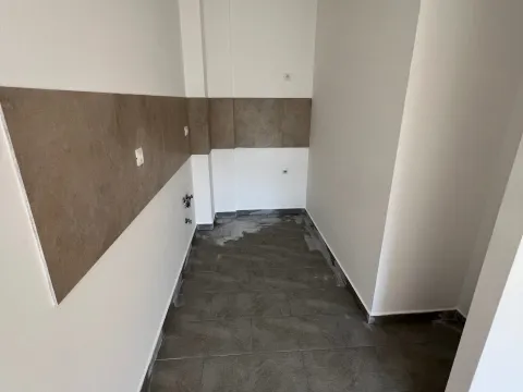 Izdavanje, jednosoban stan, 44m², Šušanj, Bar - image 5