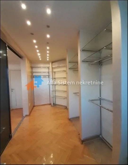 Izdavanje, dvosoban stan, 66m², Južni Bulevar, Vračar Sve Podlokacije