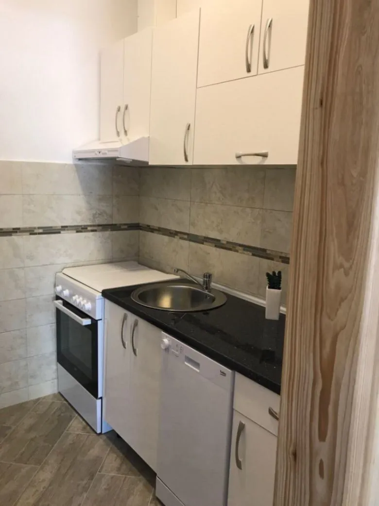 Izdavanje, garsonjera, 34m², Đenovići, Herceg Novi