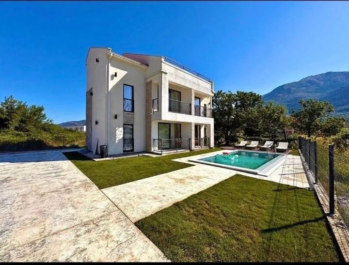 Sale, house, 300m², Lješevići, Kotor