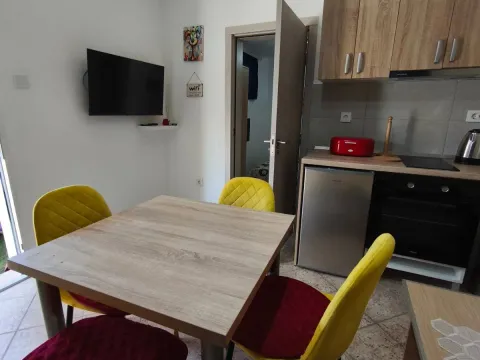 Stan-na-dan, dvosoban stan, 39m², Blok 9, Podgorica - image 10