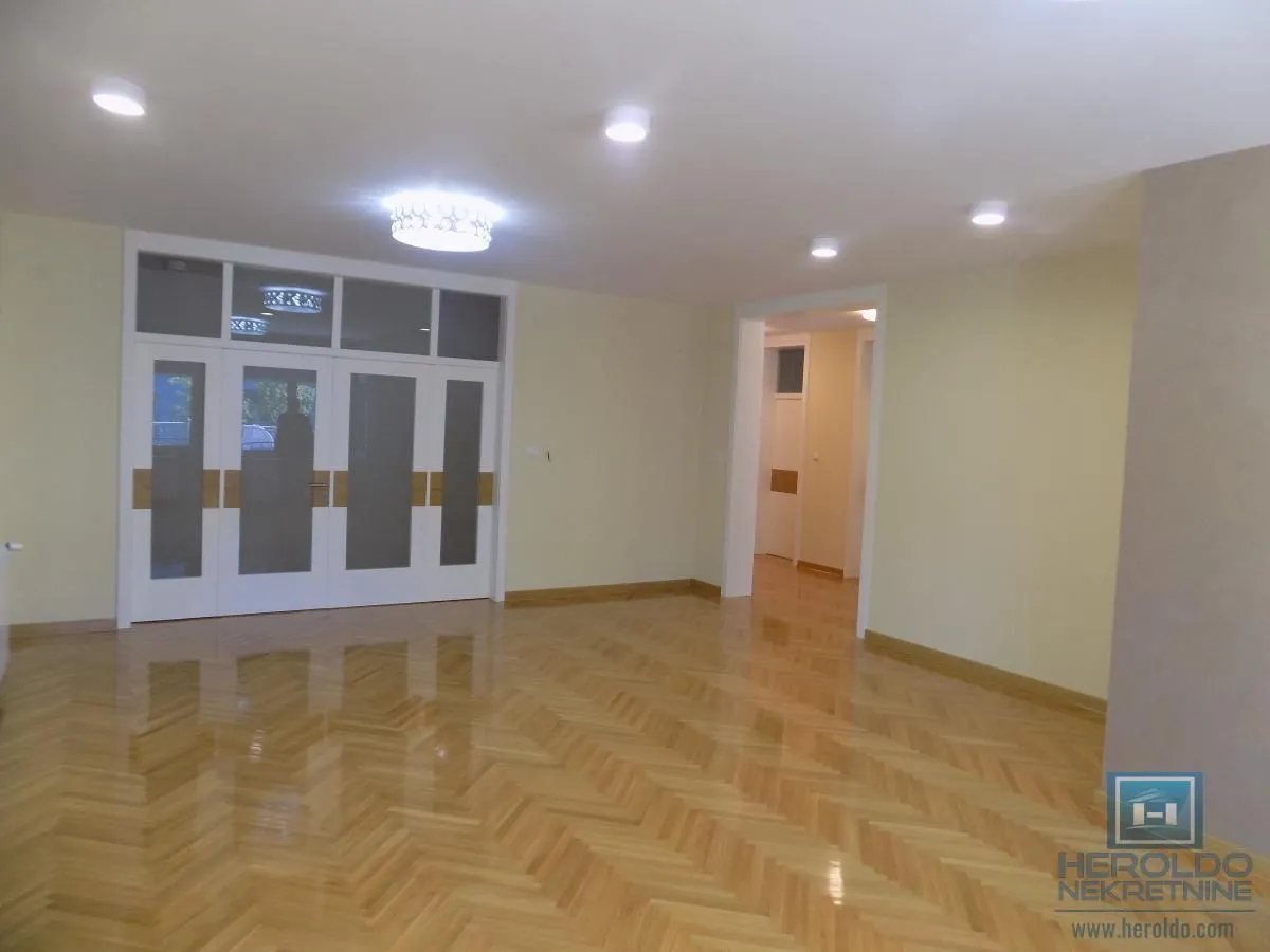 Prodaja, kuća, 192m², 4. juli, Paraćin