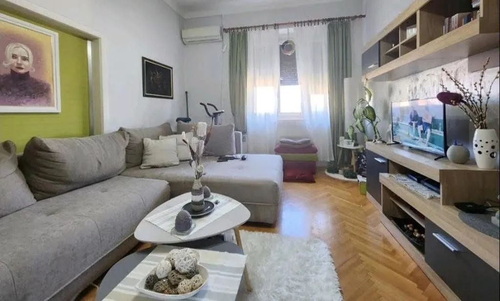 Izdavanje, jednosoban stan, 64m², Centar, Podgorica